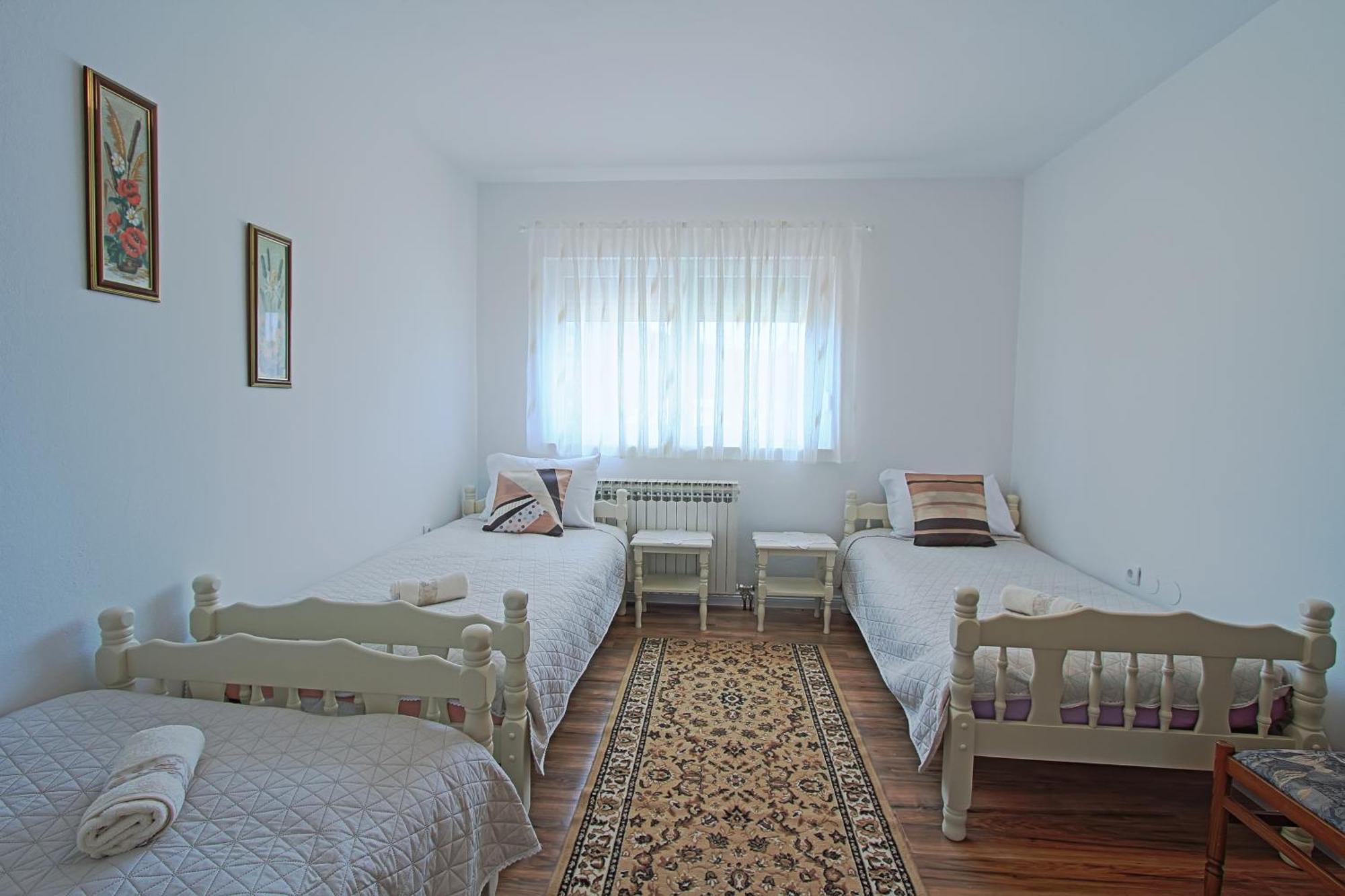Guesthouse Viktorija Flat โอโทชาส ภายนอก รูปภาพ