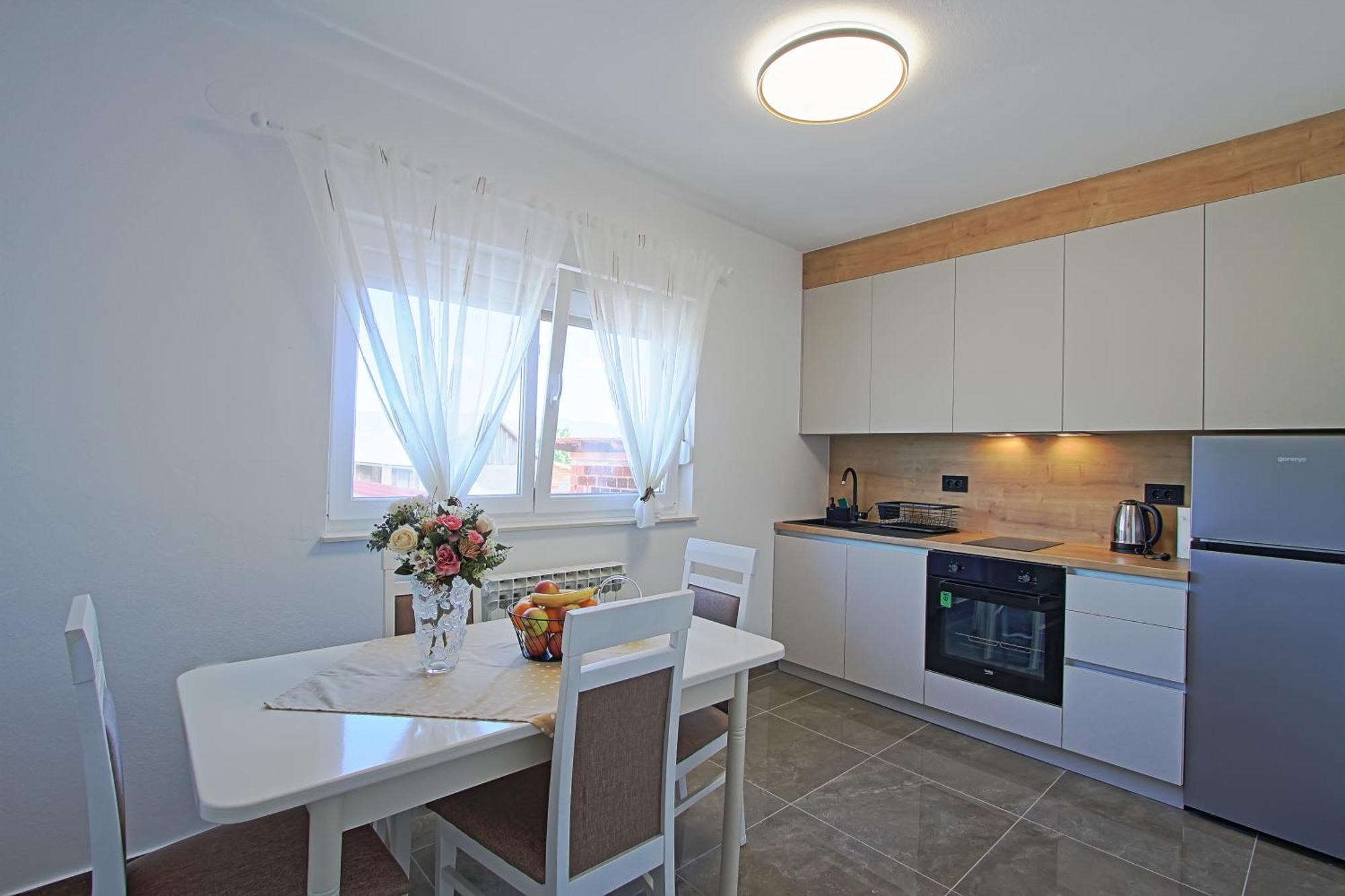 Guesthouse Viktorija Flat โอโทชาส ภายนอก รูปภาพ